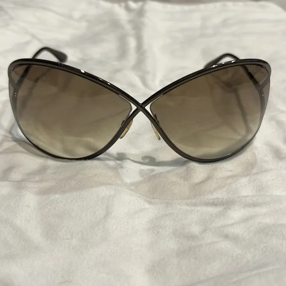 Tom Ford Shiny dark bronze sunglasses. In great condition. - Picture 2 of 13